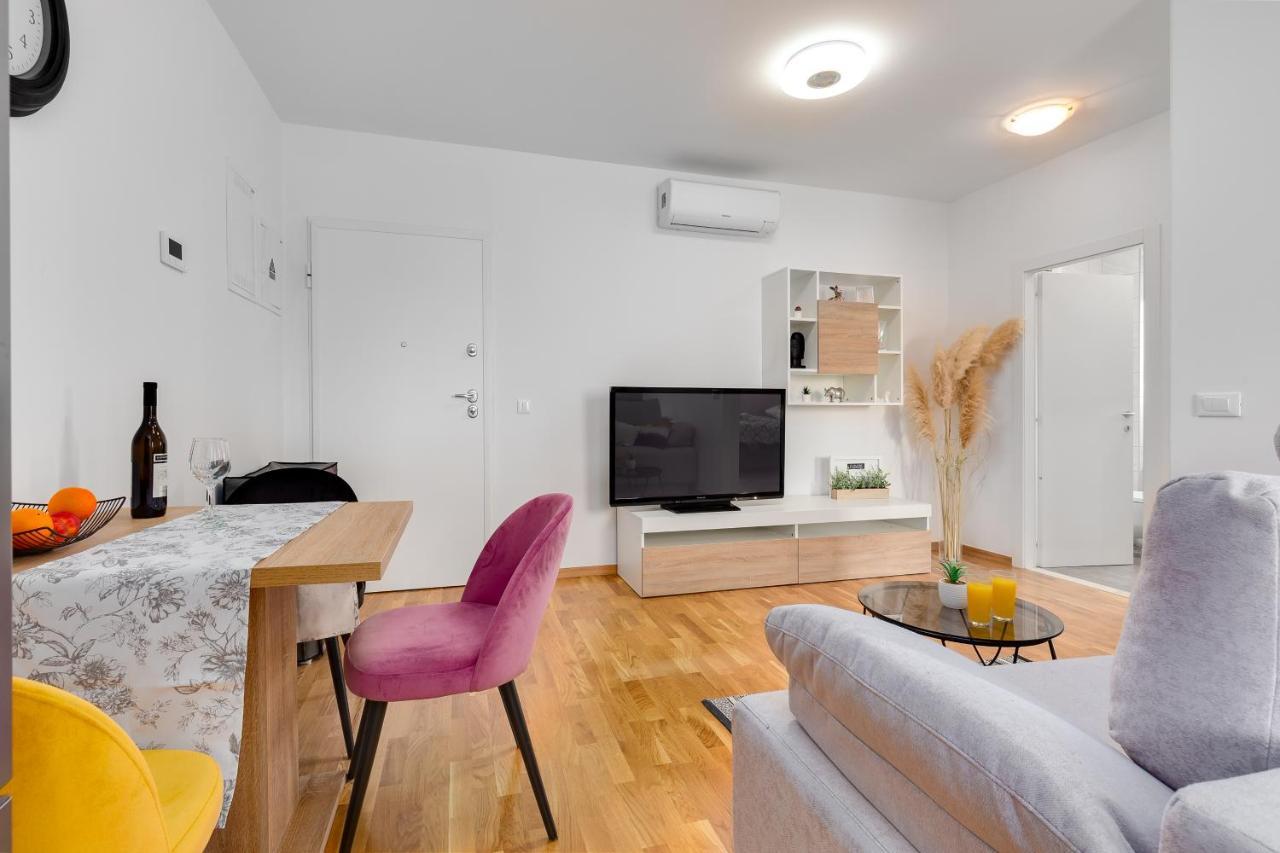 Apartment Roni + Besplatan Parking Zadar Exterior foto