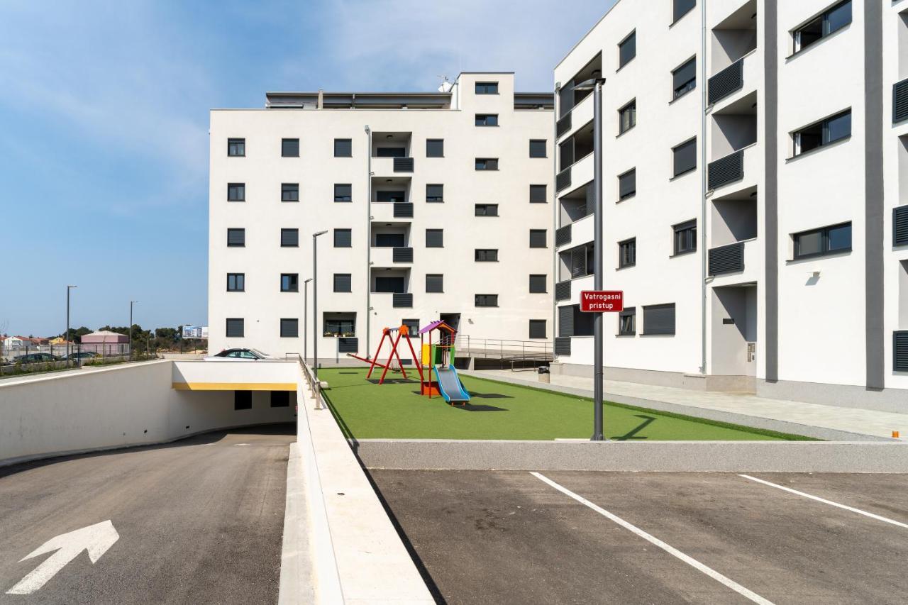 Apartment Roni + Besplatan Parking Zadar Exterior foto